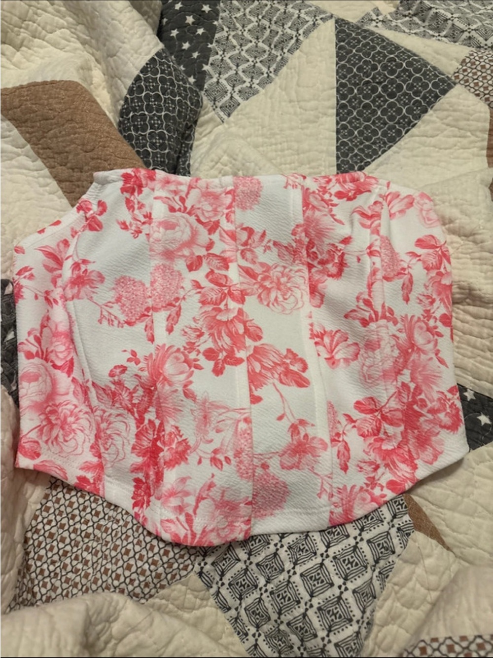 SHEIN White Strapless Floral Print Crop Top in Pink